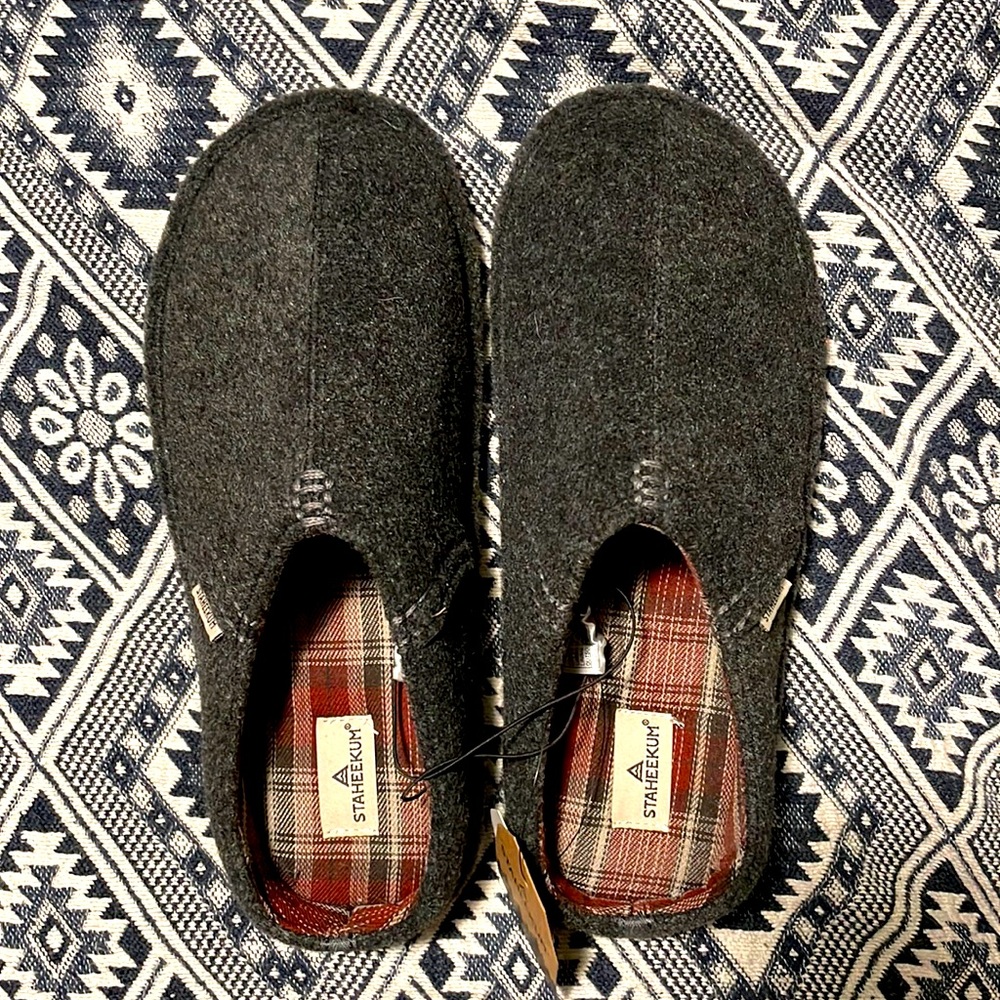 Cozy Staheekum slippers